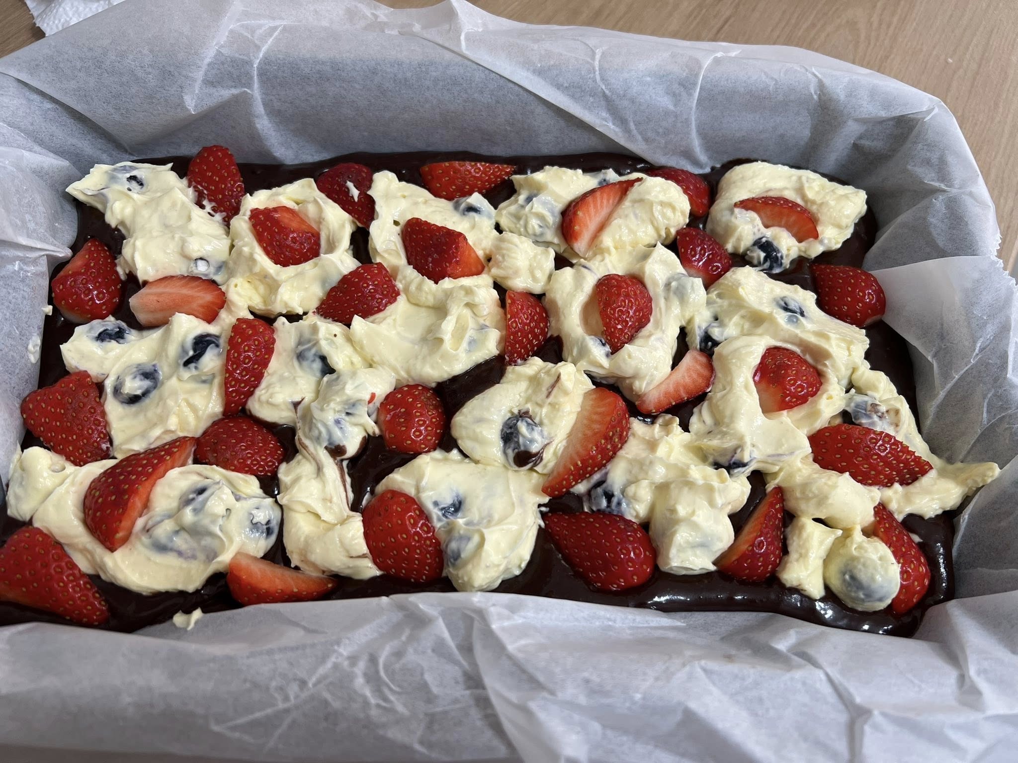 Negresa cu capsuni si afine - Reteta delicioasa cu fructe